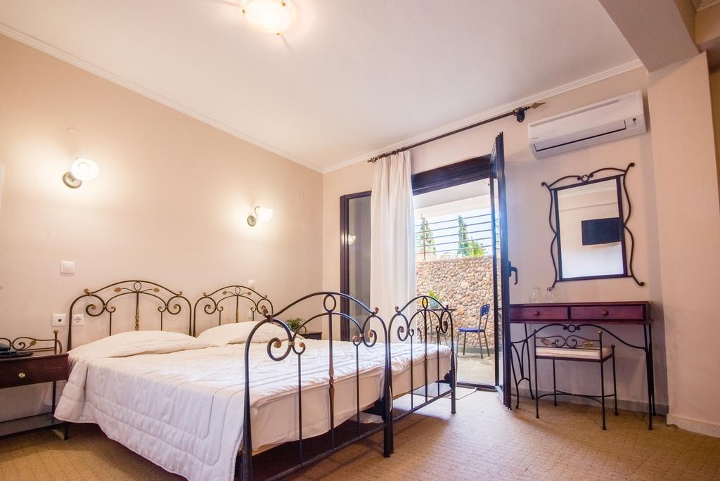 Nepheli Hotel Kastrosikia Exterior photo