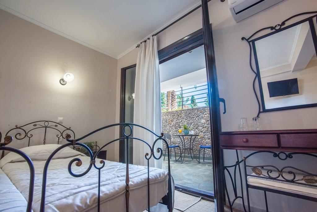 Nepheli Hotel Kastrosikia Exterior photo