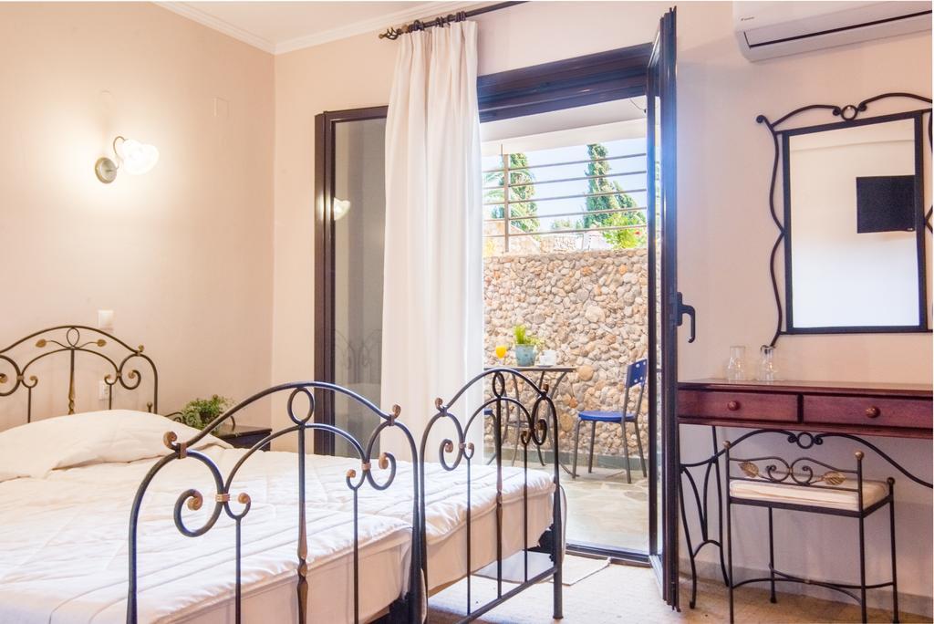Nepheli Hotel Kastrosikia Exterior photo